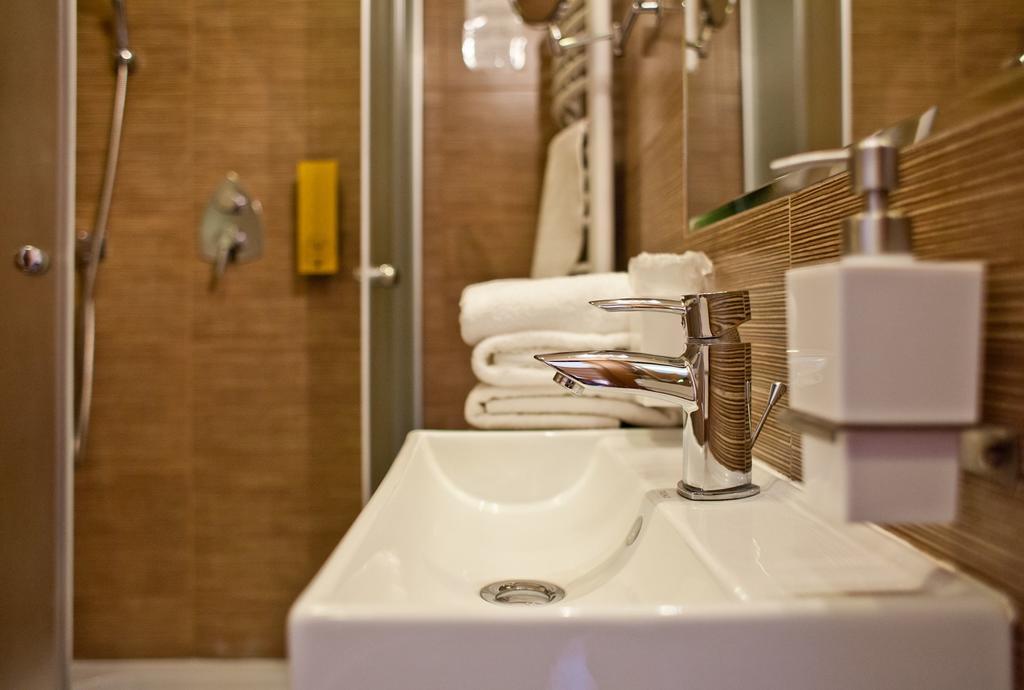 77 Restauracja Spa Hotel 3*